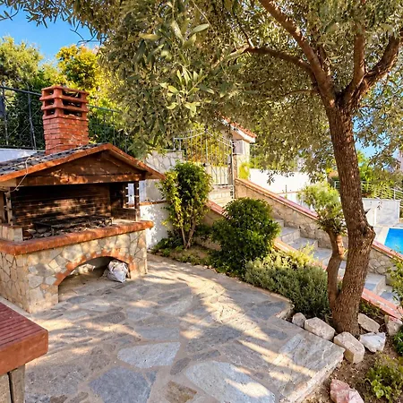 Seaside View Complex With Shared Pool *